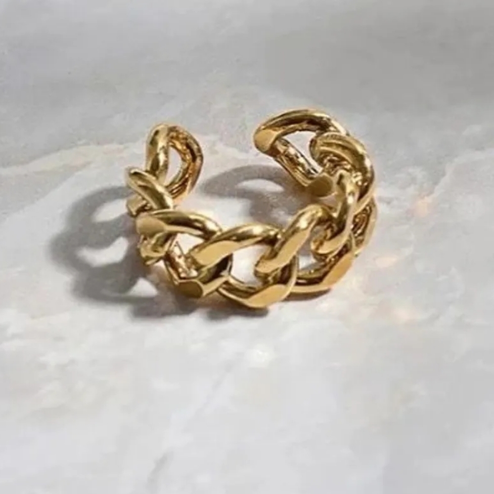 New Oma The Label The Baba Ring in 18k Gold finish
